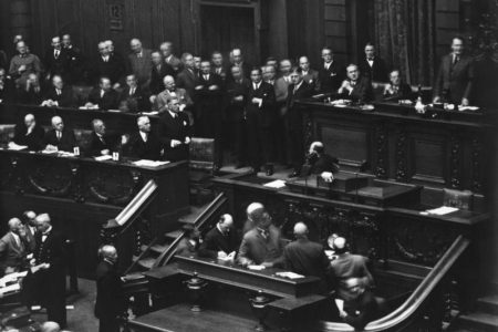 Der kritische Moment in der Reichstagssitzung vom 12.09.1932: der Kanzler meldet sich zum Wort