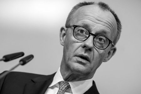 Bundeskanzler Friedrich Merz (CDU) spricht nach der Sitzung des CDU-Bundesvorstands. Der CDU-Vorstand kommt zu seiner Jahresauftakt-Klausur zusammen und will eine Erkl‰rung zur Wirtschaftspolitik verabschieden. (zu dpa: ´Merz bekr‰ftigt seine Kritik an Hˆhe des Krankenstandesª)